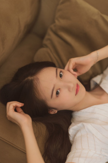 才两根手指就吃不下了